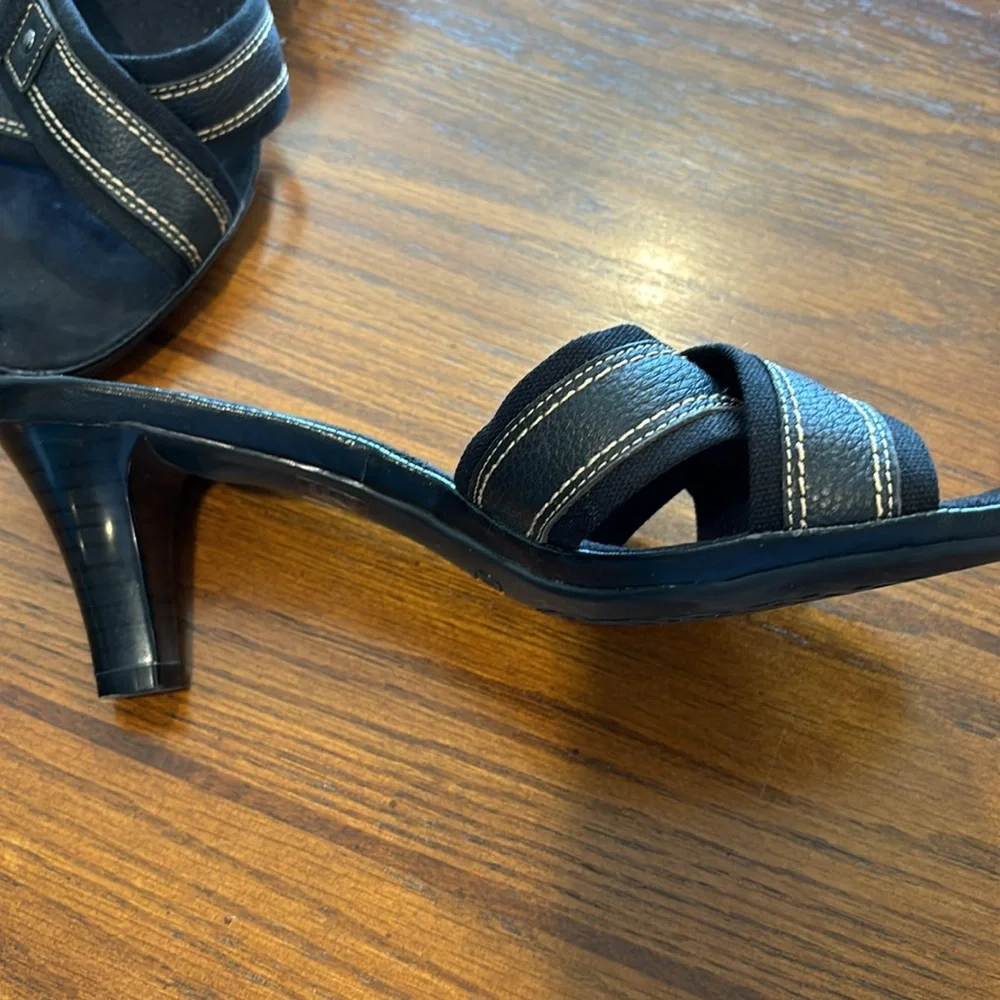 Aerosoles Leather Heels - Picture 4 of 12